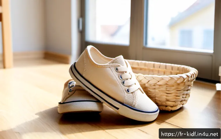 유아용 무지 스니커즈 - Photorealistic product scene of plain toddler sneakers in soft cream canvas, a matching pair neatly ...